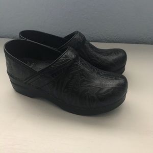Black tooled Danskos, size 36